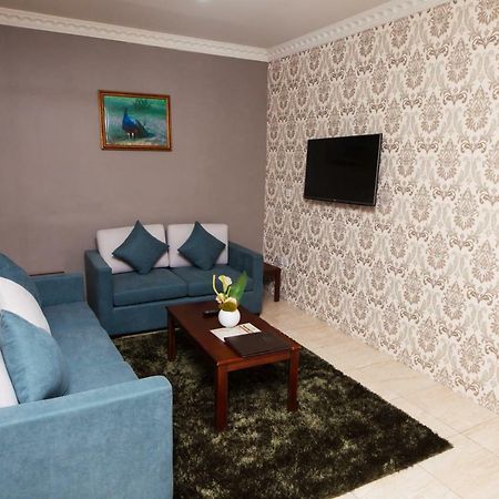 טמה Crismon Hotel מראה חיצוני תמונה