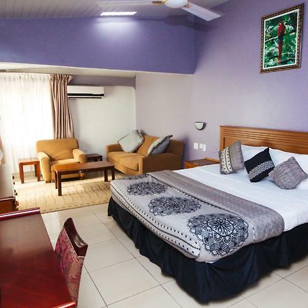 טמה Crismon Hotel מראה חיצוני תמונה